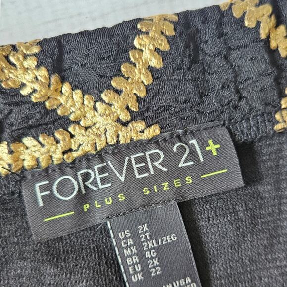 Forever 21 Black with gold regal details sz 2X - Picture 3 of 4